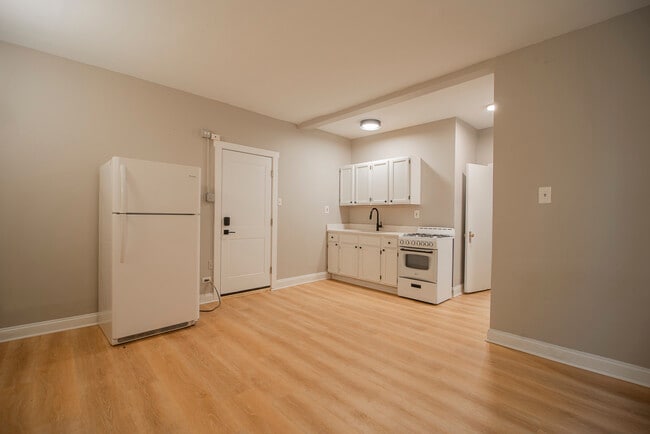 Photo - 1414 W Pratt Blvd Unit 110