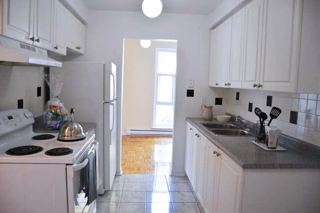 Building Photo - 2020-2077 Barsuda Drive Apartments