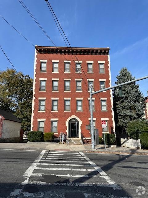 Building Photo - 107 Lincoln Ave Unit 3 Rental