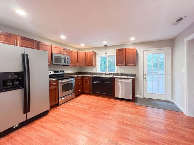 Photo - 5/3 updated Mid-Century Modern with original hardwoods