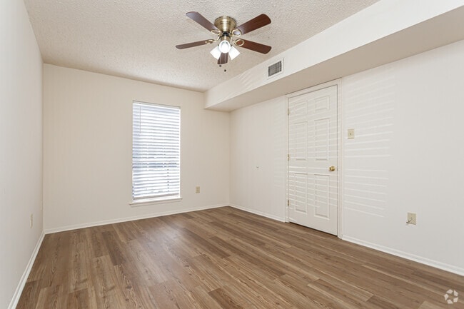 2 BR, 2 BR - 987 SF