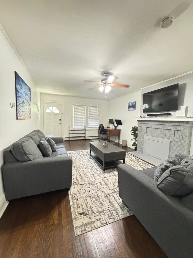 828 Plainfield Ave Unit A
