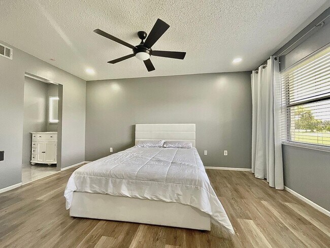 Photo - 6062 Willowpointe Cir Unit 203