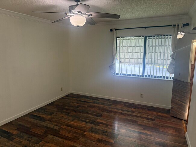 211 Pine HOV Cir Unidad D-2