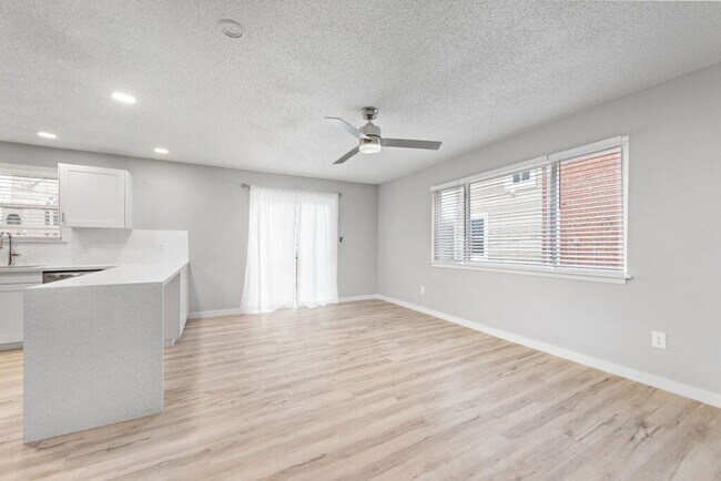 Photo - 3921 WYANDOTTE