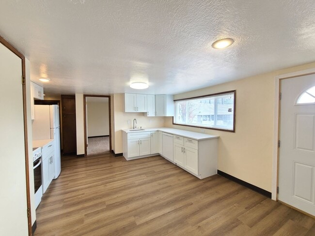 Photo - 302 N Argonne Rd