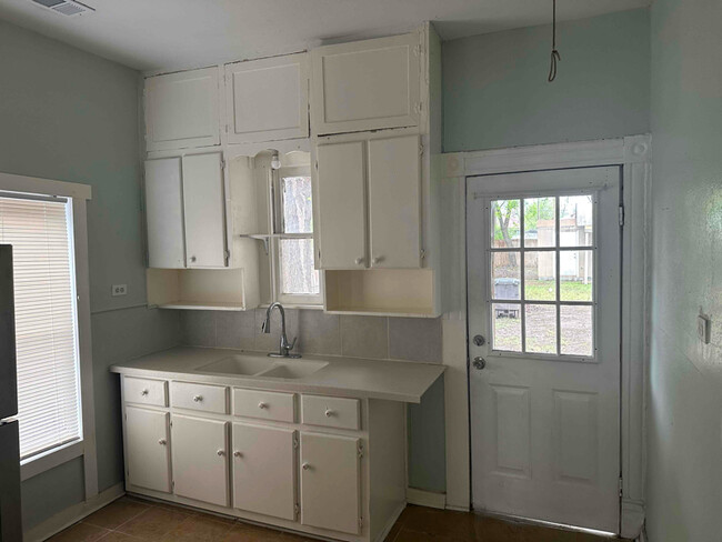 Building Photo - 138 Morrill Ave Rental