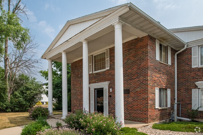 Photo - Colonial Apartments