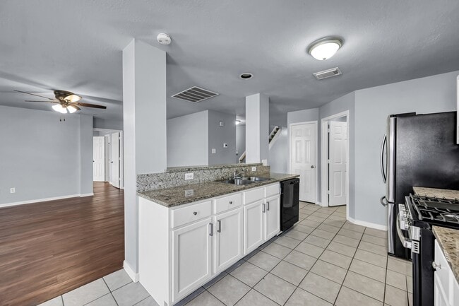 Photo - 7811 Holly Berry Ct