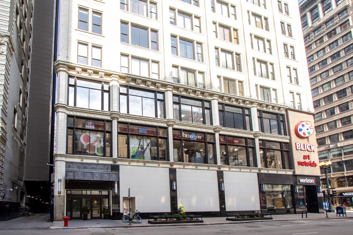 Photo - 8 W Monroe St (Chicago, IL)