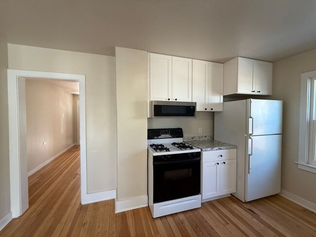 Photo - Cute two bedroom cottage in central Ashlan... Unit 1071 E Main St