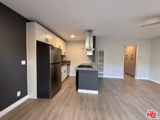 Photo - 2650 S Barrington Ave Unit 4