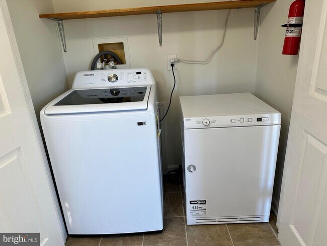 Photo - 225 Rock Rd W