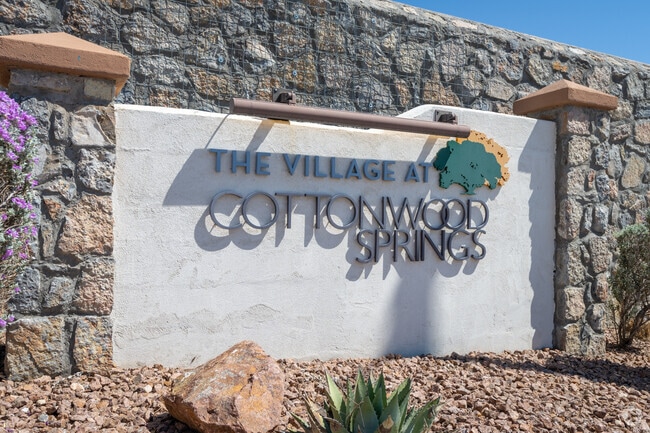 El pueblo de Cottonwood Springs - The Village at Cottonwood Springs