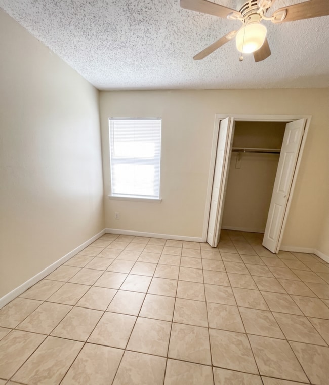 Photo - 547 S 61st Ave