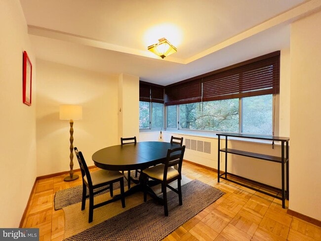 Photo - 4200 Cathedral Ave NW Unidad 114