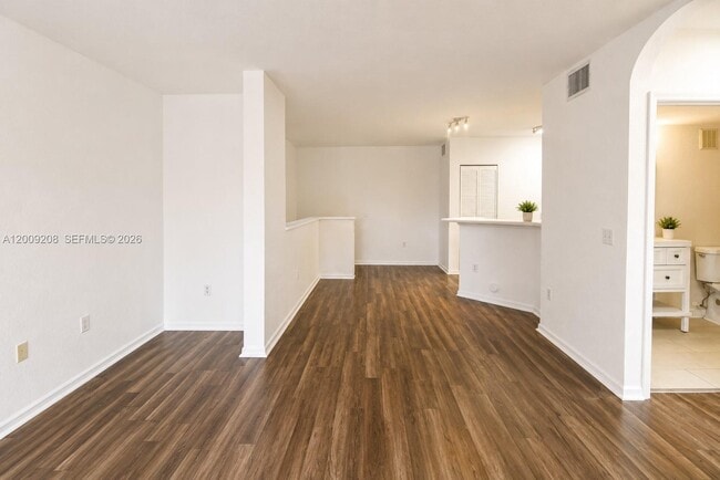 Photo - 1002 Belmont Ln Unit 1002