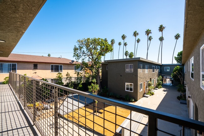 Photo - 419 W Queen St