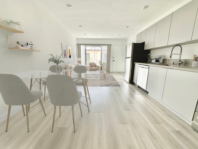 Photo - 318 S Mariposa Ave