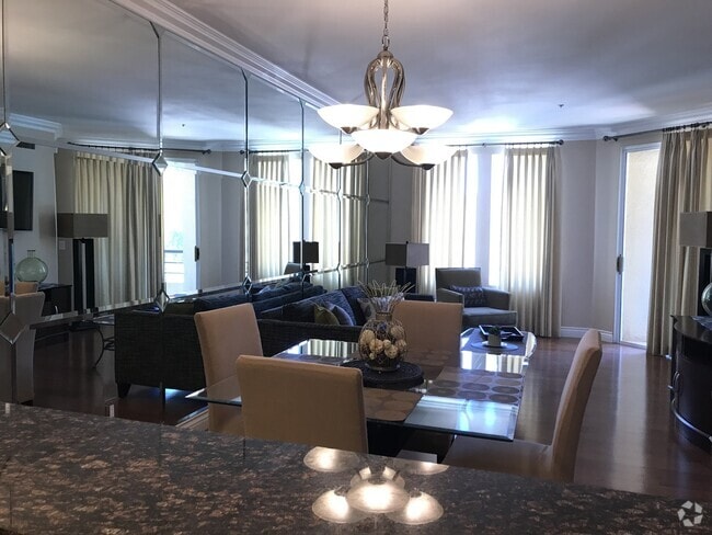 Building Photo - Live the Las Vegas Lifestyle in a Gated, A... Unit 206 Rental