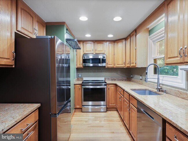 Photo - 11713 Henderson Rd