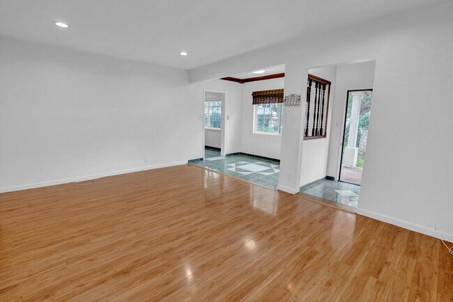 Entrance into Main LR - 14833 Cohasset St