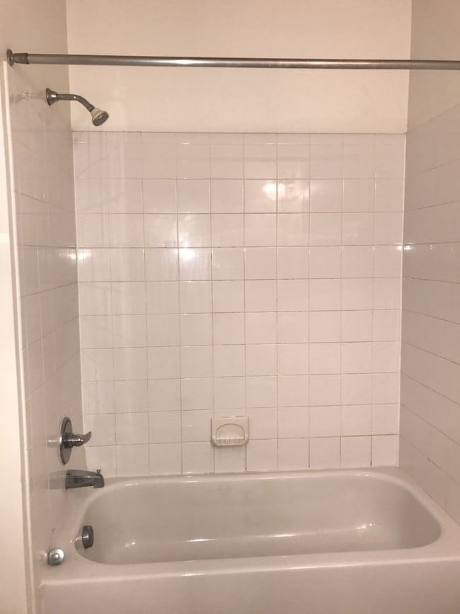 Baño - Shockoe Collection