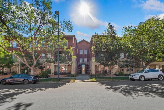 Building Photo - Spacious, one bedroom condo unit with underground parking