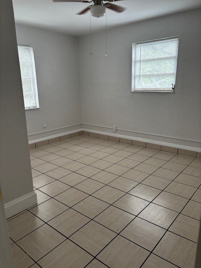 Master Bedroom - 627 SW 21st Ave Unit 4