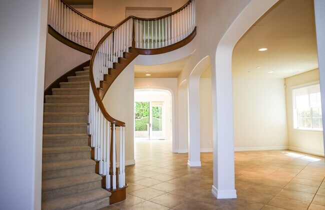 Photo - SPECTACULAR GATED HOME IN CATANIA COMMUNIT...