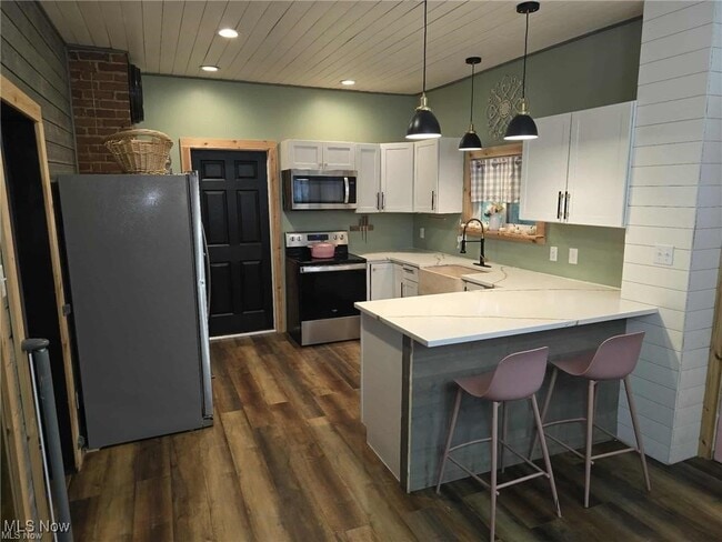 Photo - 202 Meek Ave