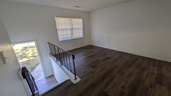 Photo - Charming 5 Bed/2 Bath home in Riverdale!