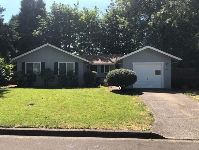Building Photo - 3 bedroom home with large bonus room and f...