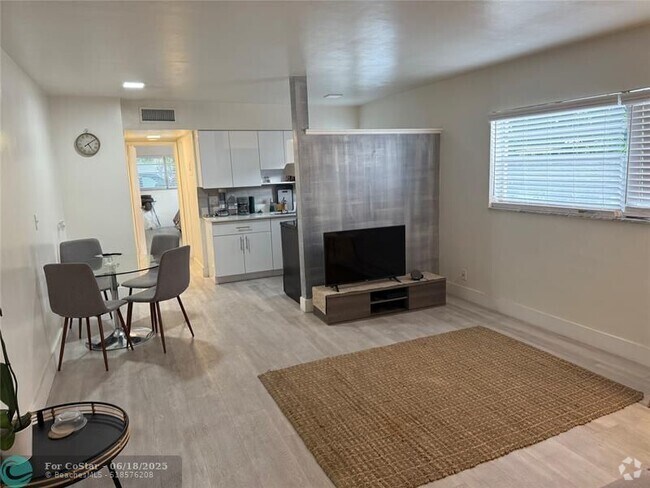 Building Photo - 1638 Plunkett St Unit 3 Rental