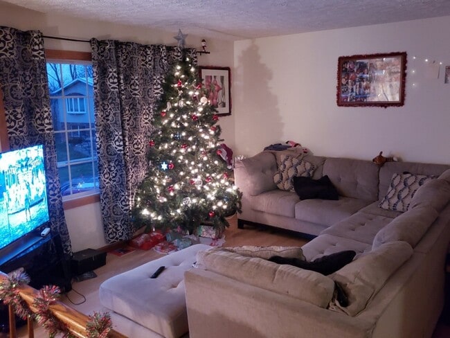 1611 S Troy Ct