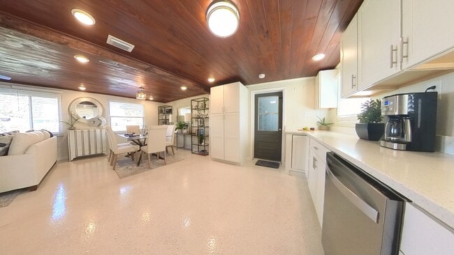 Kitchen/Dining - 511 Dona Dr