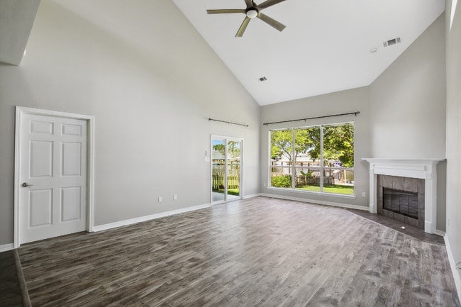 Photo - 1546 Marina Dr