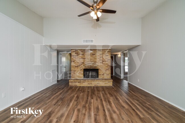 5702 Magnolia Ln