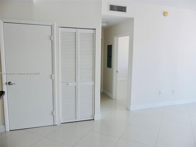 Photo - 31 SE 5th St Unidad 3517