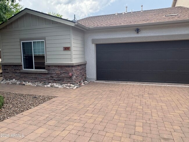 Photo - 670 Brindle Dr