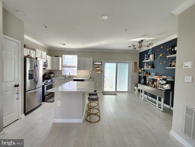 Photo - 21834 Jarvis Square