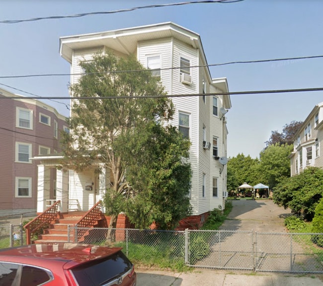 Building Photo - 13 Union St Rental