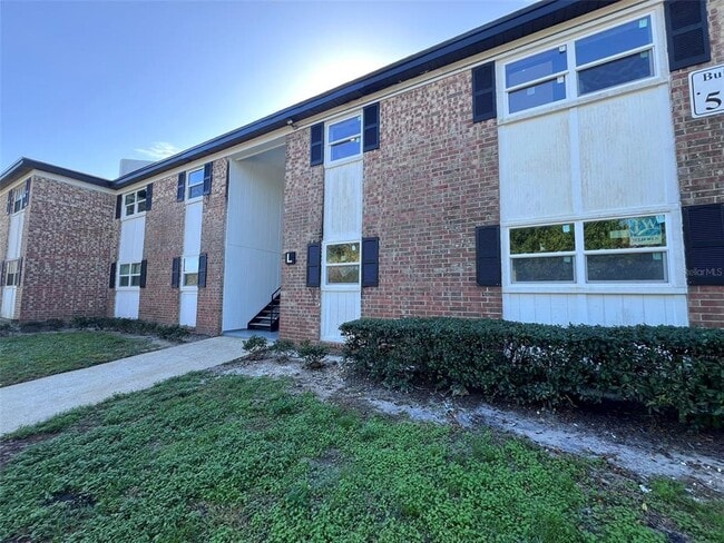 Building Photo - 5317 Curry Ford Rd Unit L104