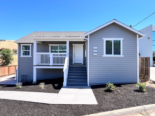 Photo - Charming 2 Bedroom Home for Rent in Martinez!