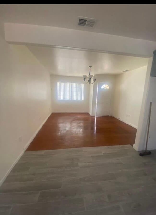 Photo - 1827 N Mariposa Ave