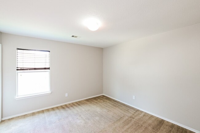 Building Photo - 7615 Shavano Ln