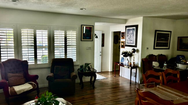 Photo - 11619 Wilkie Ave