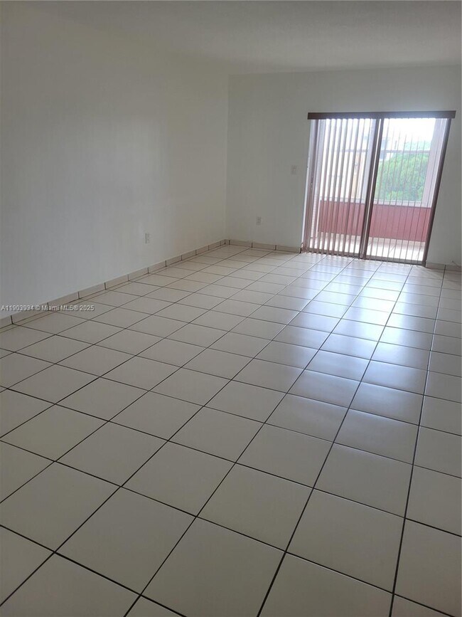 Photo - 120 Royal Palm Rd Unidad 301