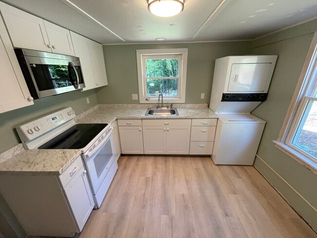 Photo - 1119 McCausland St