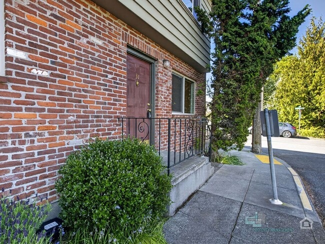 Photo - 1 Bedroom Condo Near OHSU + Parking